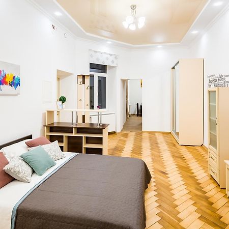 Bright And Cozy Apart With Balcony Львів Екстер'єр фото