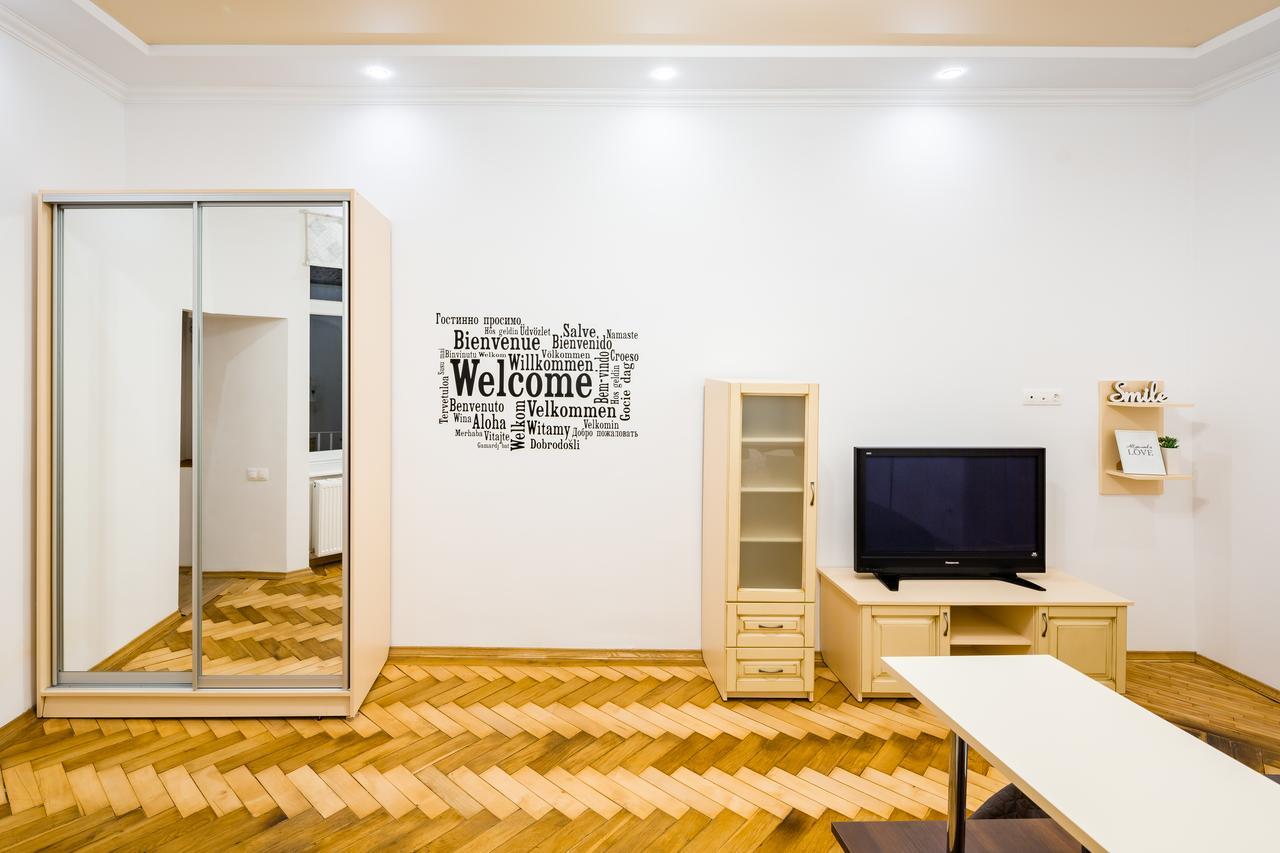 Bright And Cozy Apart With Balcony Львів Екстер'єр фото