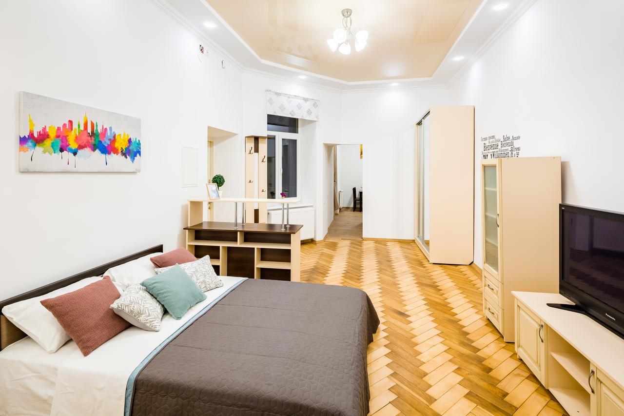 Bright And Cozy Apart With Balcony Львів Екстер'єр фото