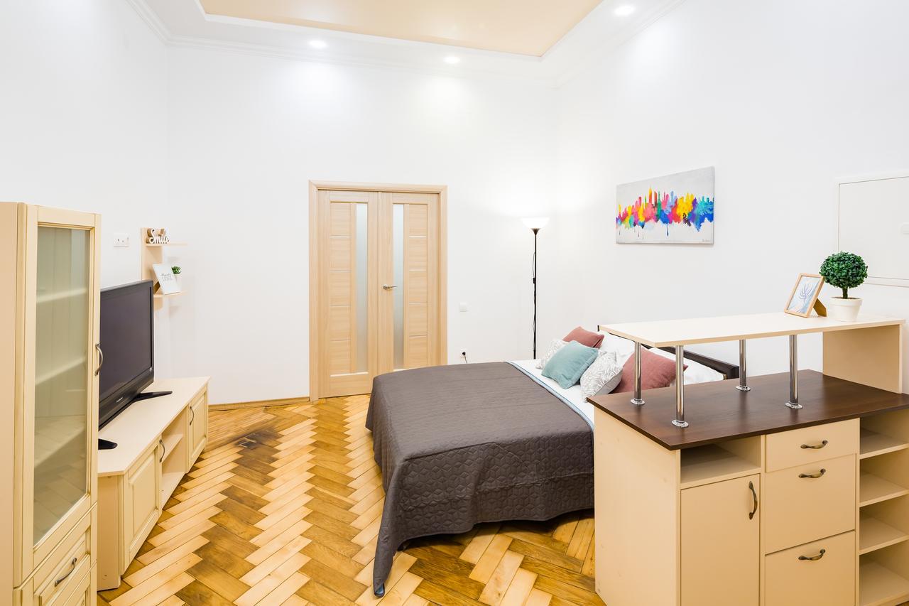 Bright And Cozy Apart With Balcony Львів Екстер'єр фото